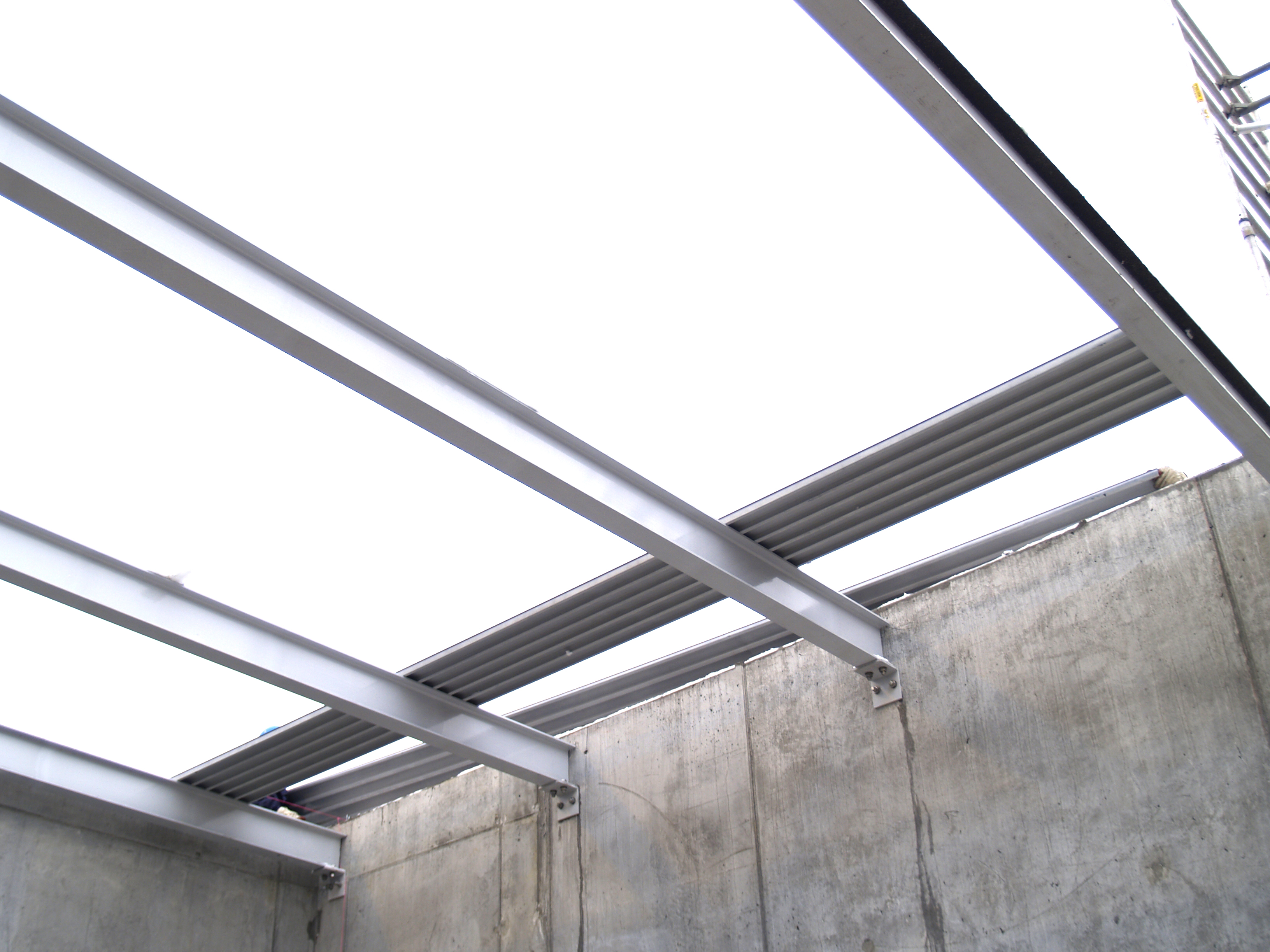 image-of-90-degree-bracket-holding-up-gfr-i-profile