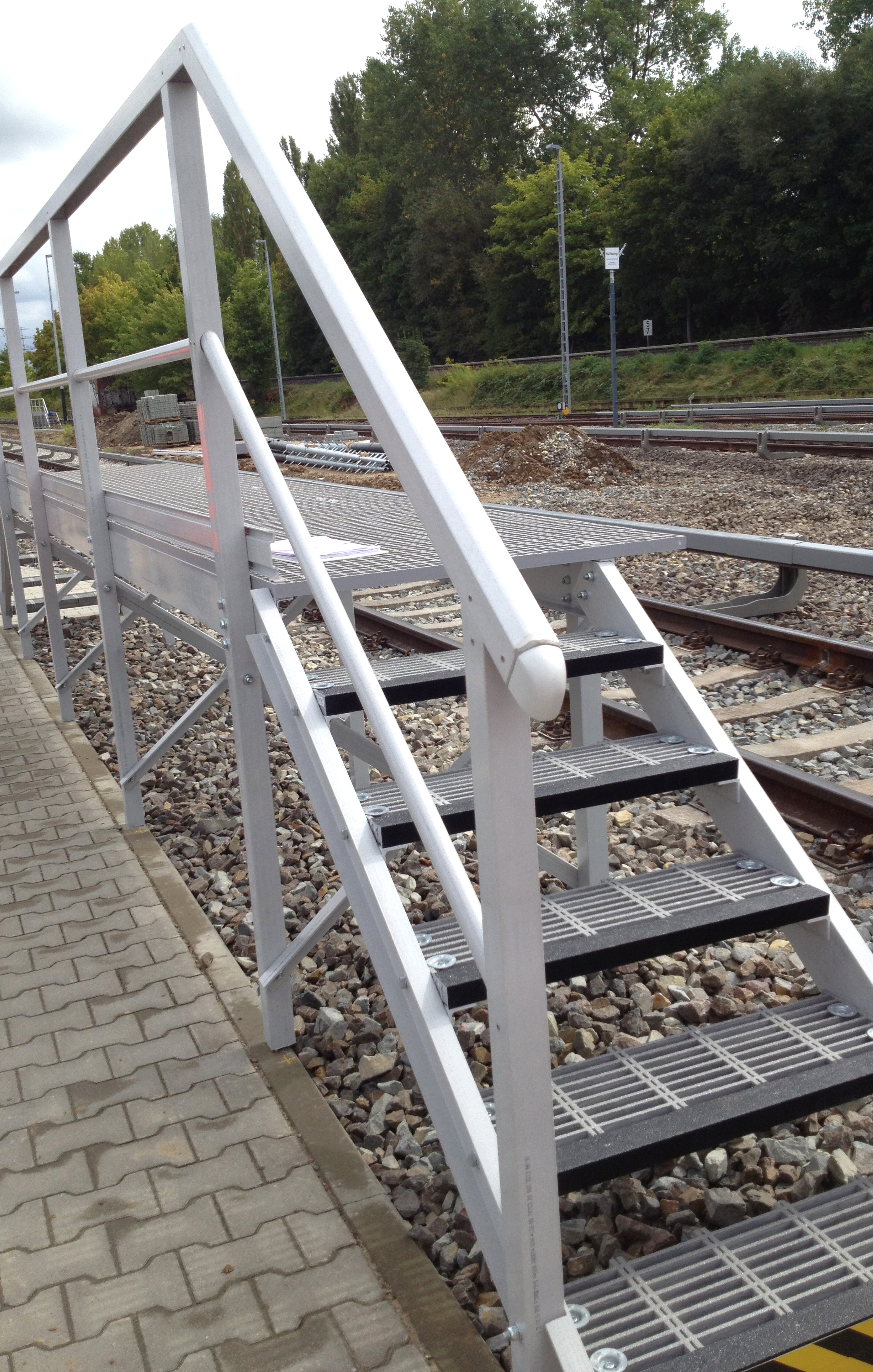 bild-von-a-gfk-handlauf-profil-von-fiberline-70x60x5-mm