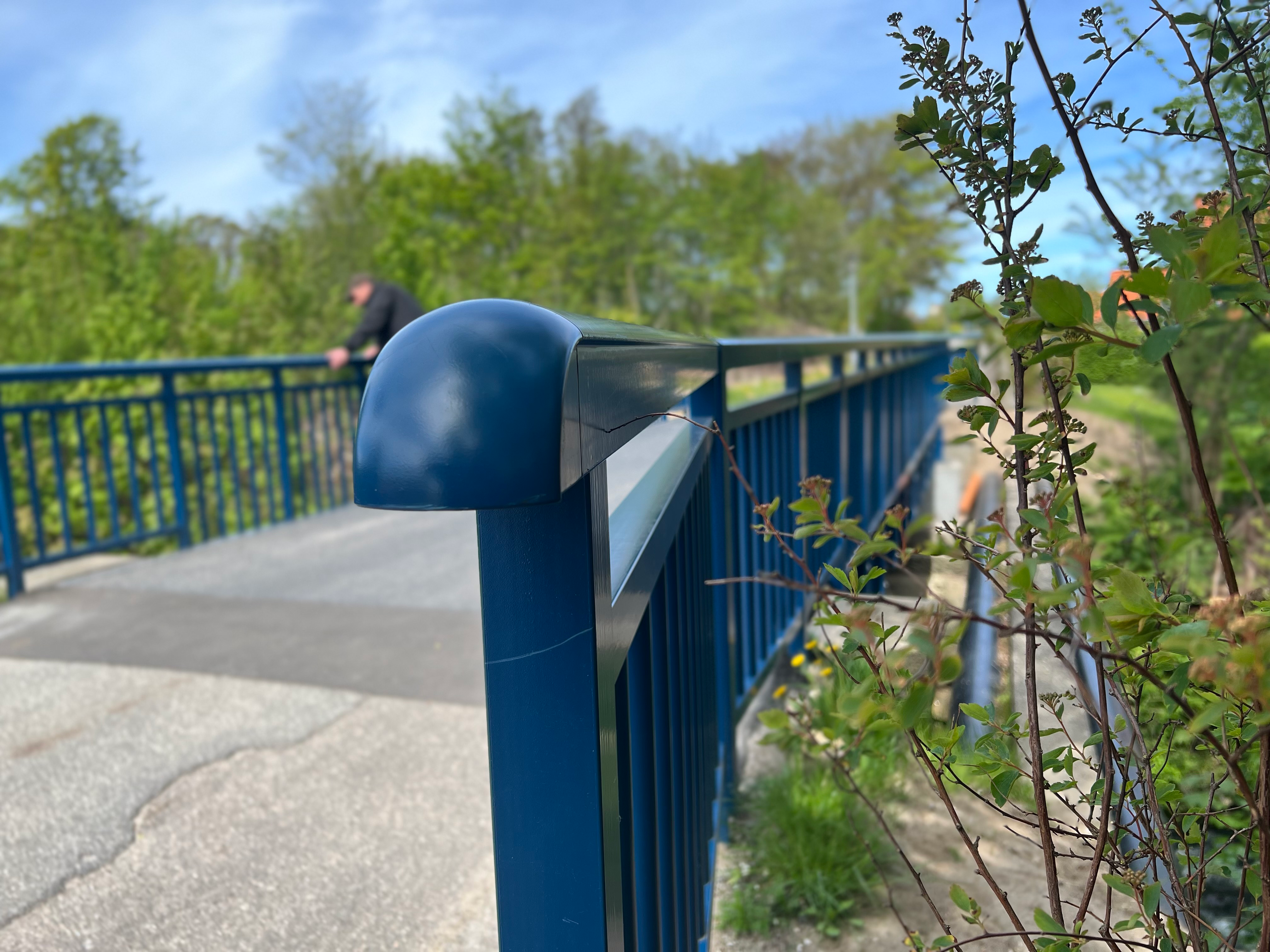 bild-von-einer-gfk-brucke-mit-handlauf-profil-von-fiberline-80x80x7-mm