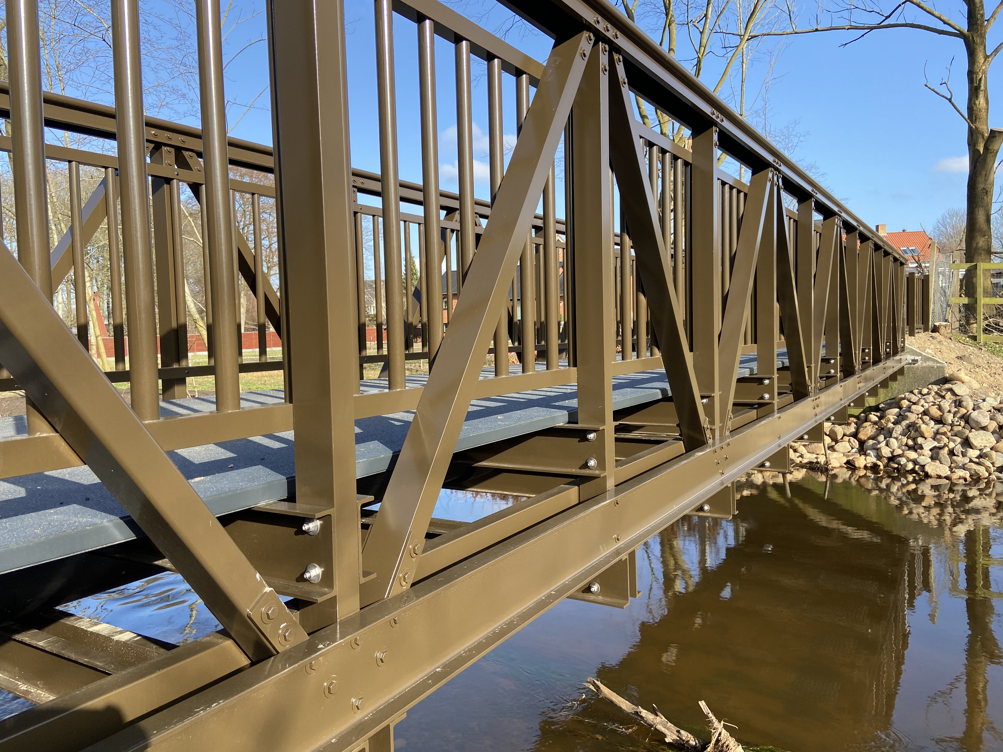 deska-hd-z-ciemnym-piaskiem-oznaczenie-ce-w-konstrukcjach-fiberline