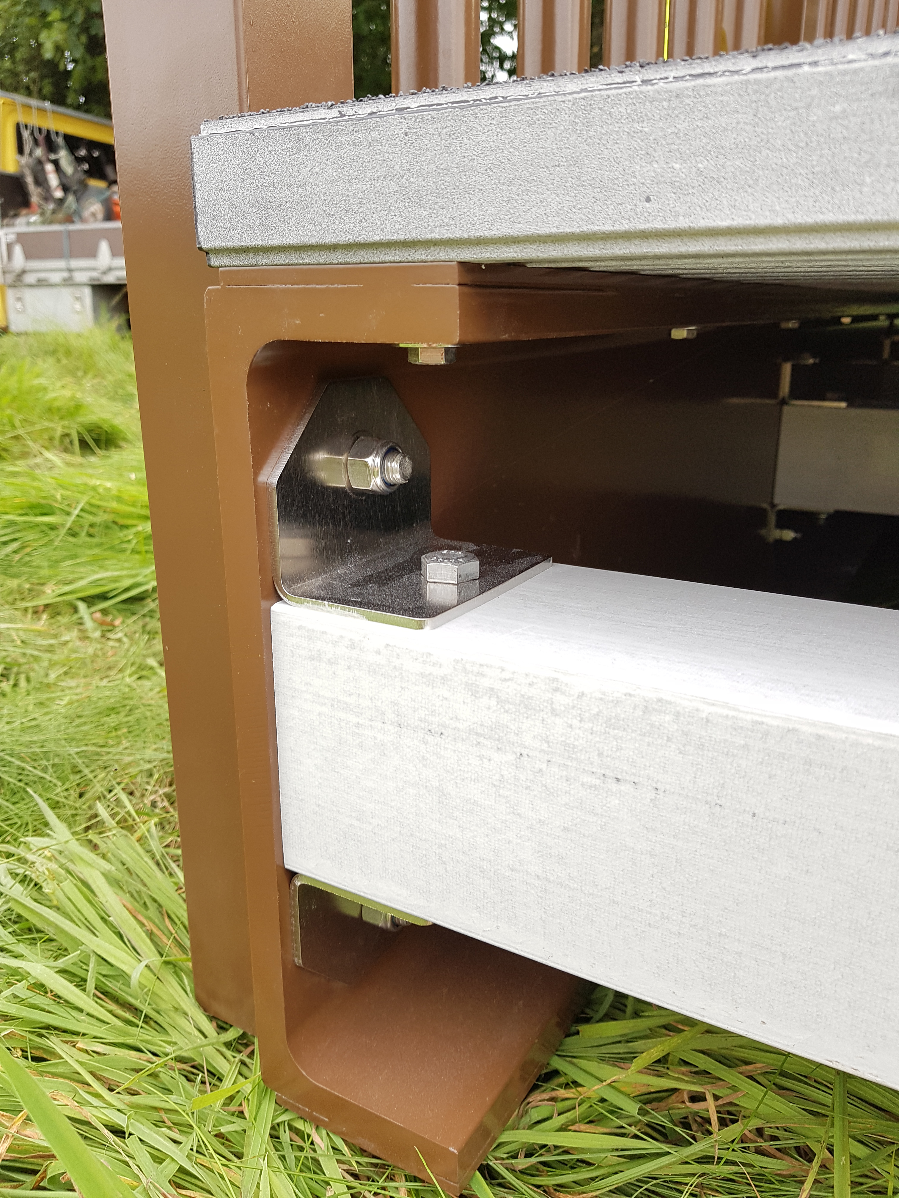 image-of-90-degree-bracket-holding-up-gfr-i-profile